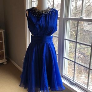 Wore once for pageant event.